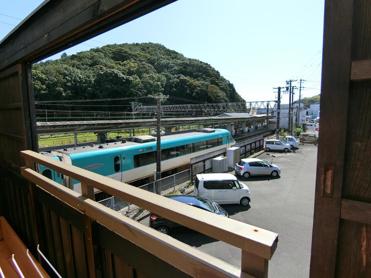 Minshuku Inn Shirahama Ekinoyado Exteriör bild